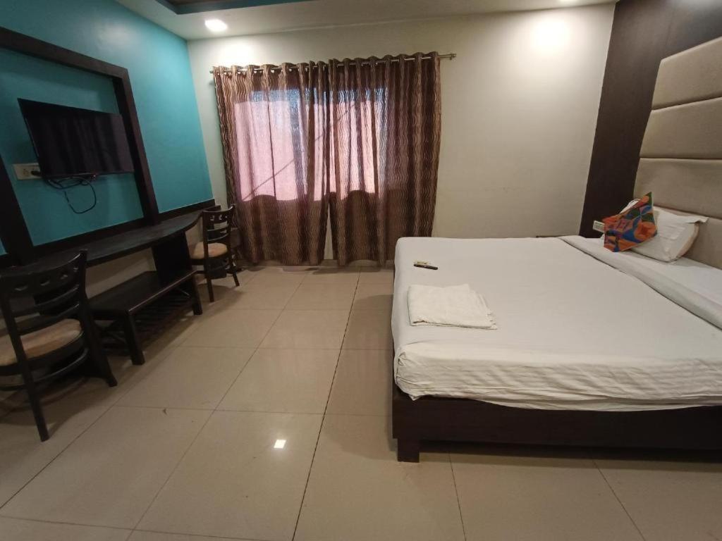 מומביי Hotel Adore Palace מראה חיצוני תמונה
