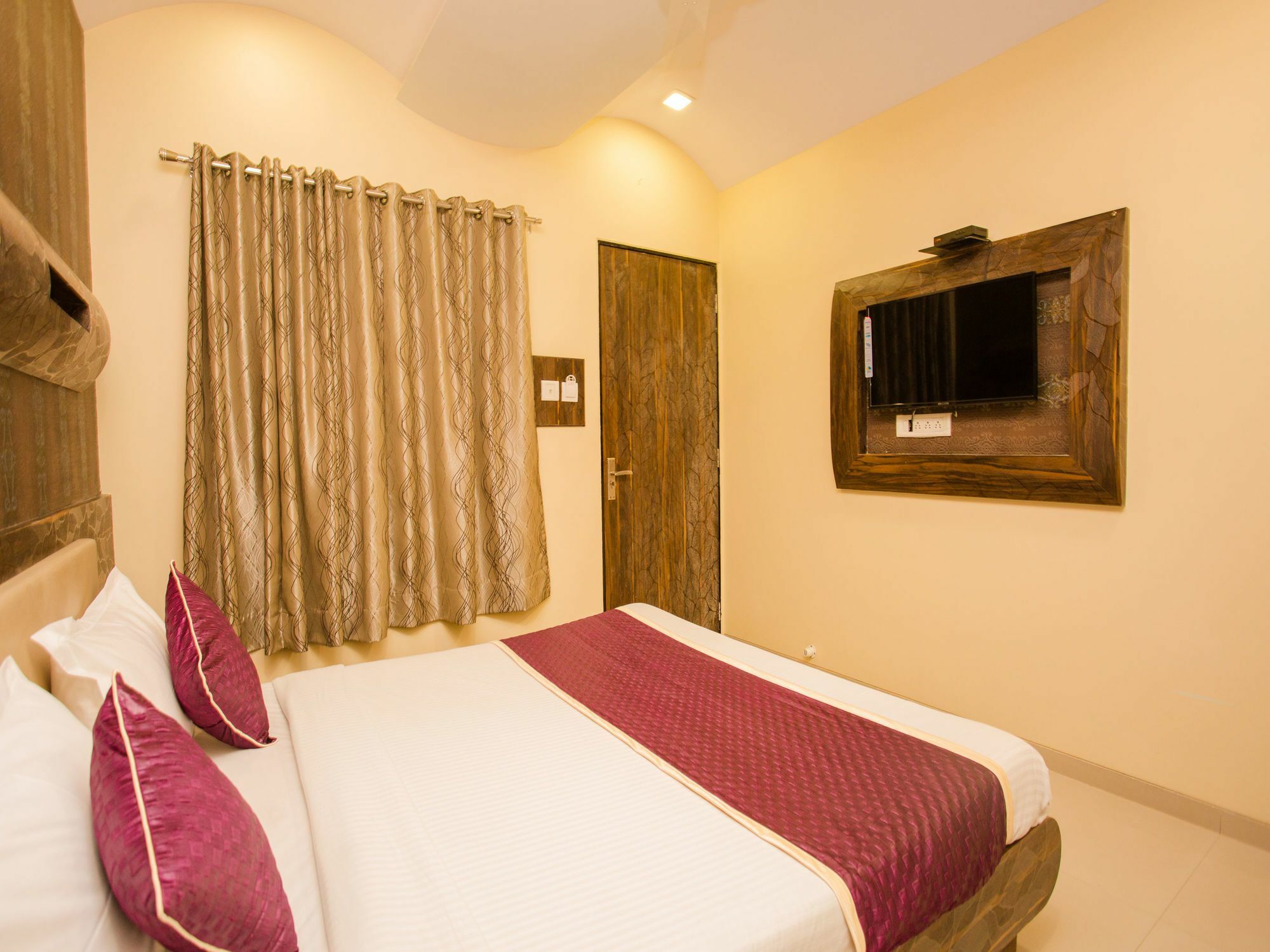 מומביי Hotel Adore Palace מראה חיצוני תמונה